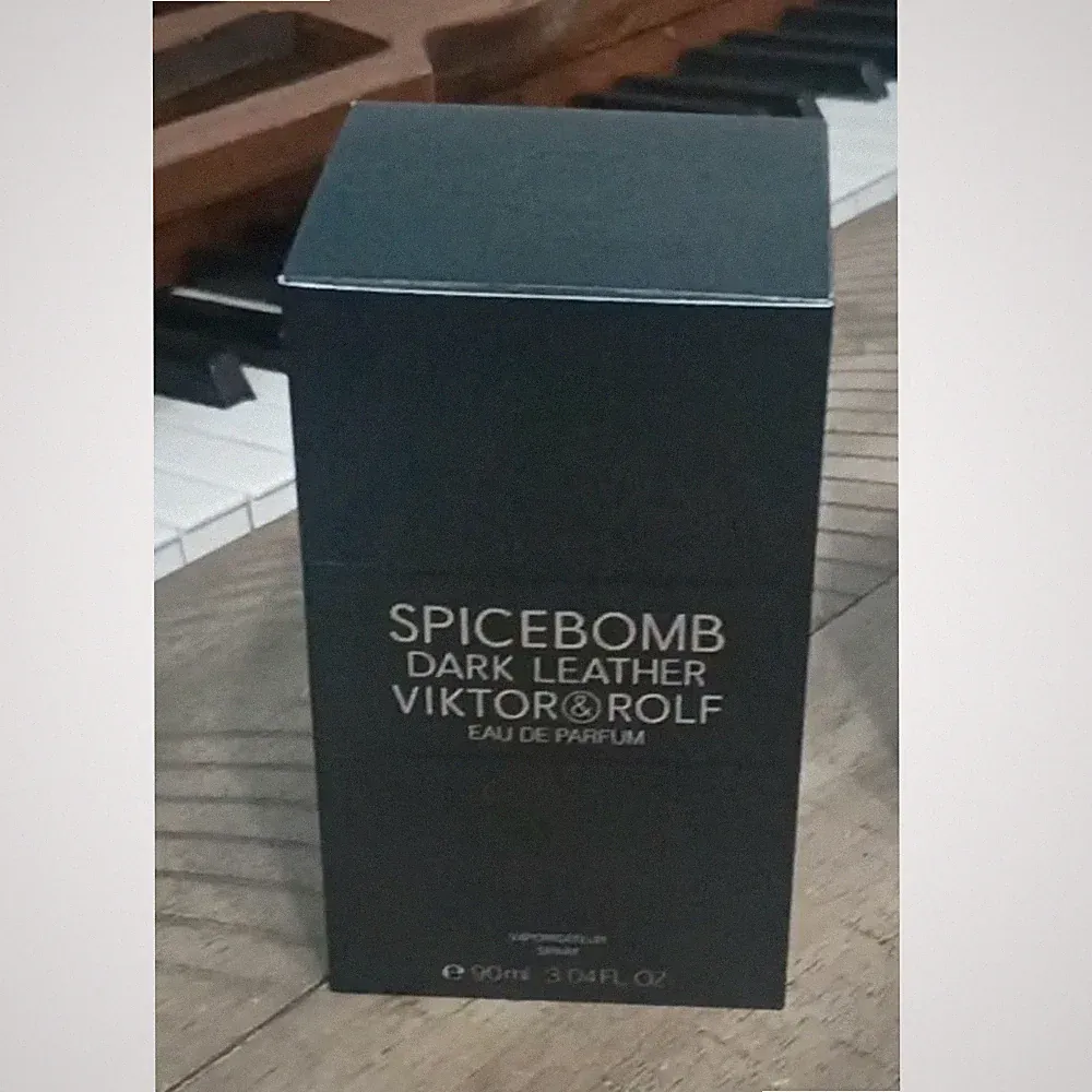 Viktor & Rolf Spicebomb Dark Leather Eau de Parfum Spray 90ml 3.04 fl oz